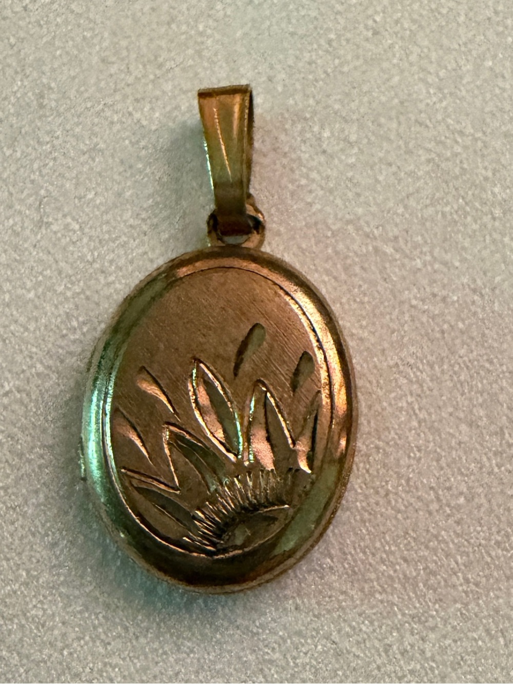 Walter E Hayward Vintage Gold Filled Locket w/ Engraved Floral Spray Design